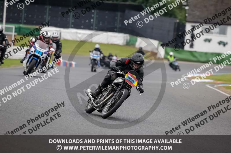Vintage motorcycle club;eventdigitalimages;mallory park;mallory park trackday photographs;no limits trackdays;peter wileman photography;trackday digital images;trackday photos;vmcc festival 1000 bikes photographs